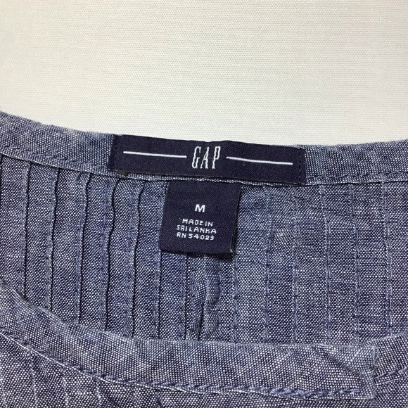 GAP Chambray Blue Cotton Pleated Woman’s Top - Picture 8 of 13